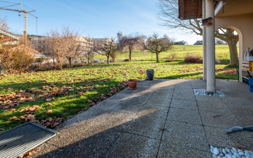 Belle villa de charactère avec grand terrain à  Massonnens